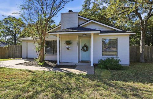 Howdy Hang Out - Cozy, Cute and Comfortable House! home - Foto 27