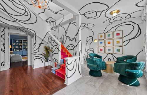 Large historical home w/ fire pit, chef kitchen. - Foto 1