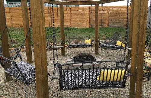 The Mountain House - An Oasis in Town! Summer Sleeps 10! - Foto 7