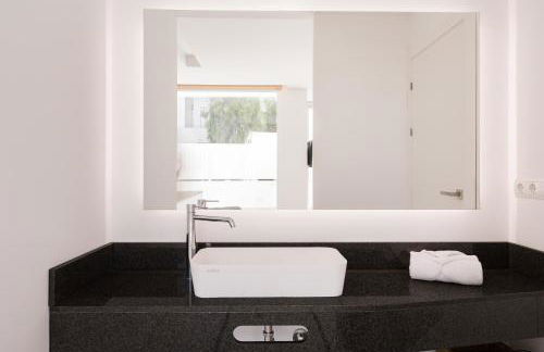 Bossa Bay Suites with Private Pool - MC Apartments Ibiza - Foto 83