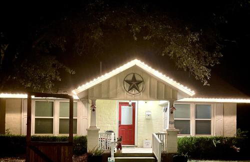 Pet Friendly Graham 2 Bedroom Home Christmas 365 at The Mistletoe Farm - Foto 1