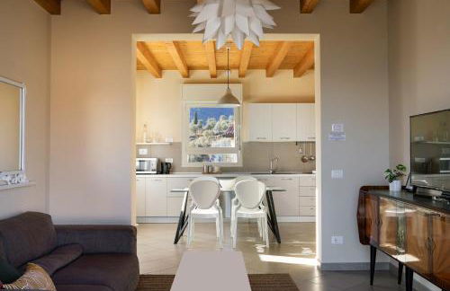 Casa con ampio terrazzo, vista lago e giardino - Foto 1