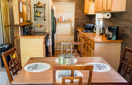 Hot Tub, Private 3 Bed Lodge, 1 mile from Blue Ridge Parkway, Giant Jenga, Families Welcome! - Foto 9
