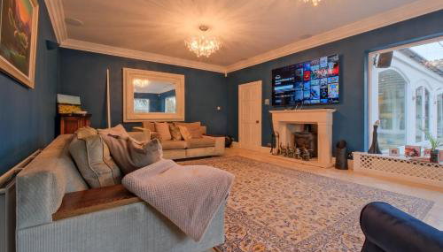 5BDR Luxe Villa By Torr Property Group Short Lets & Serviced Accommodation With Free Parking & River View Stratford-Upon-Avon - Foto 2