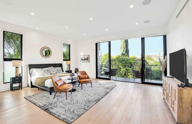 LA Villa by Avantstay Walk to The Grove LA - Photo 26