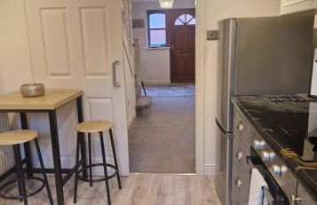 Stunning Fir Tree Corner 3 bedroom detached Executive house ideal wedding guest family home with free drive way CCTV parking for 2 vehicles or LWB Van M5 1 mile away dogs welcome by prior arrangement - Foto 17