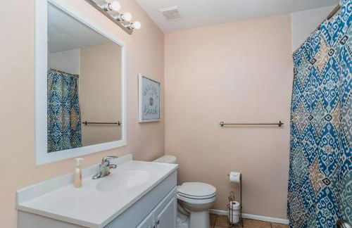 Ground Floor 2 Bdrm King Condo Close to Beach - Foto 15