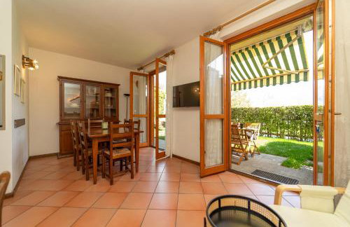 Casa con parcheggio, piscina giardino, barbecue - Foto 16