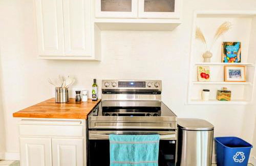 Elegant Linden Hills Home Family-Friendly Walk to Lake - Foto 3