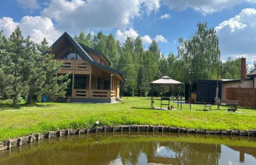 Domek drewniany nad stawem - Foto 21