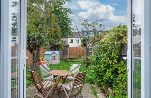 Whole House Sleeps 6 Garden Workspace Waterloo in 20 mins - Foto 2