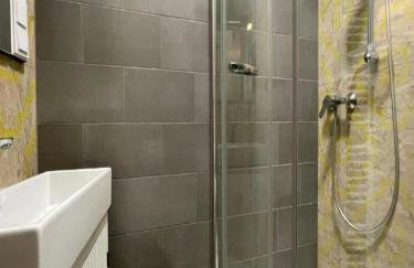 Modern & Charming - Free Private Parking - Foto 8