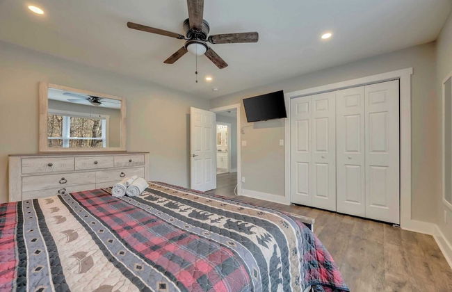 Bear Creek Bliss by Avantstay Sleeps 16 + Game Room, Deck, Fire Pit! - Foto 6