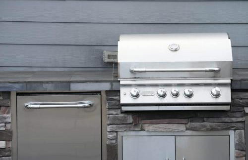 Modern Rooftop Townhome w Hot Tub & Skyline Views - Photo 37