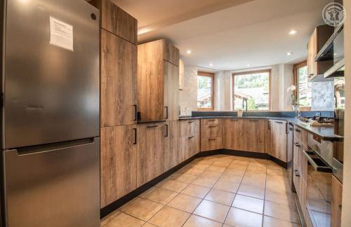 Spacieux Chalet 19pers, Piscine, Jacuzzi, Sauna & Salle de Jeux - Foto 32