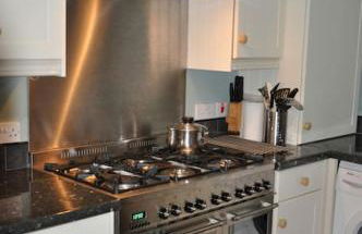 Beautiful spacious old schoolhouse with stunning sea views and beach nearby - Foto 11