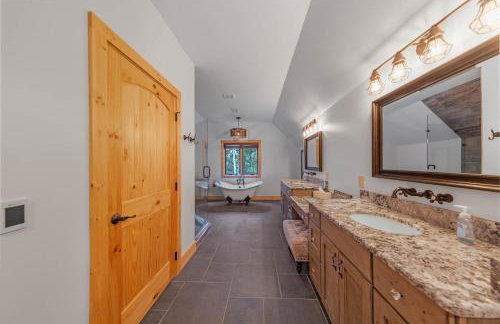 Our Place to Paws 4 Bd Lux Blue Ridge Mnt Cabin - Photo 24