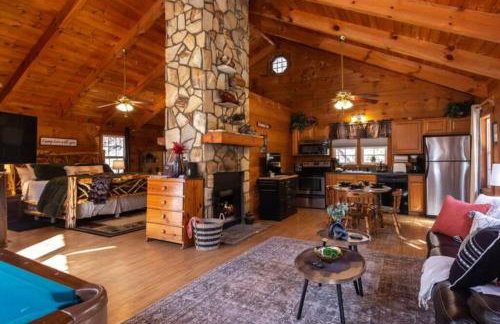 Cozy Cabin Retreat Near Helen Hot Tub Fireplace - Foto 9