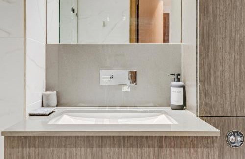 Cosy Manhattan Studio with Balcony - Foto 8