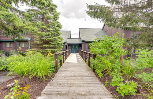 Lake Placid Condo with Patio - Walk to Beach! - Foto 25