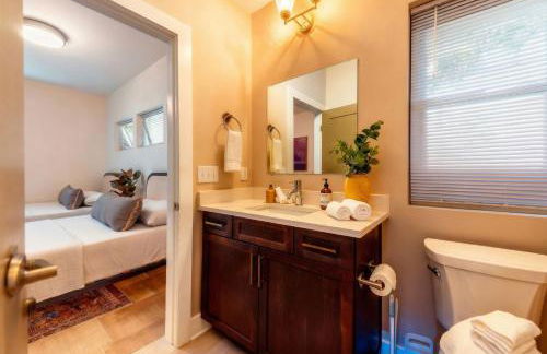 Skyline Views with Double Rooftop Deck & Game Room - Foto 24