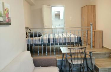 Marina's Apartments - White & Stone Apartment - Photo 15