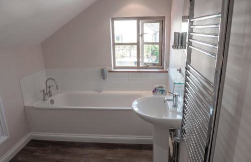 By the River - Foto 5