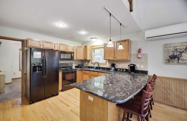 Woodland Oasis by Avantstay Hot Tub, Firepit, Walk to Lake - Photo 14