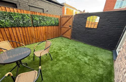 Modern 3 Bedroom house, short walk to train station and town centre, close to Manchester Airport and PLouise - Foto 13