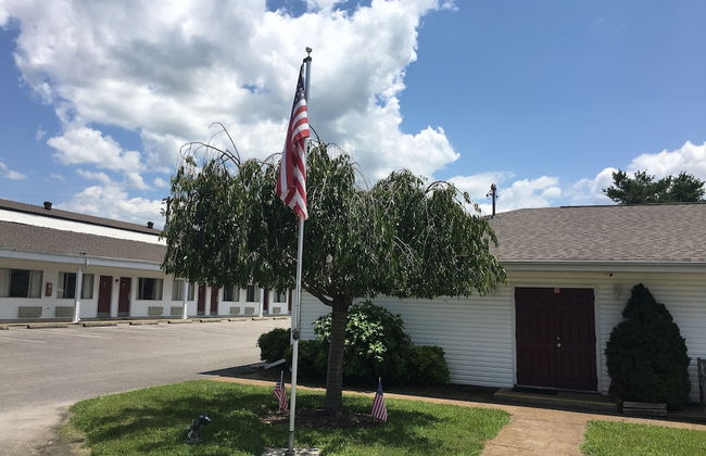 Ambassador Inn And Suites - Photo 40