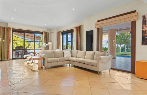 Luxury Villa Robledal By Mabiente - Views of the sea and the golf course - Foto 24