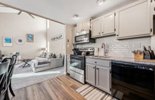 3BR Ski Resort Townhome-Sleeps 7 - Foto 14