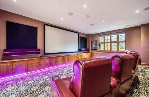 Kingswood 6 Bed Mansion, Tennis Court and Cinema - Foto 13