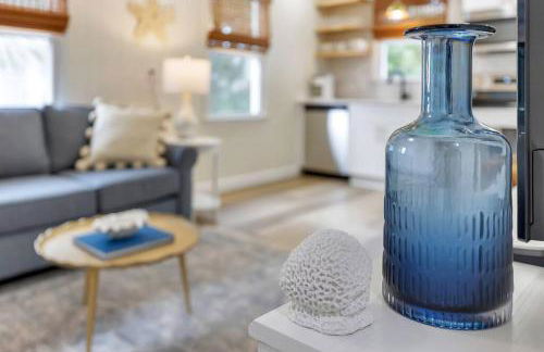 Coastal 3BD Bungalow One Block from Scenic Walkway - Foto 35