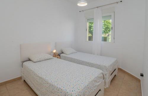 Casa Adosada Esquinera Urbanización Piscina Comunitaria - Photo 9