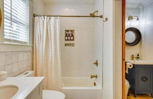 Dtwn Retreat with Game Room! Walk to Hampton Park - Foto 18