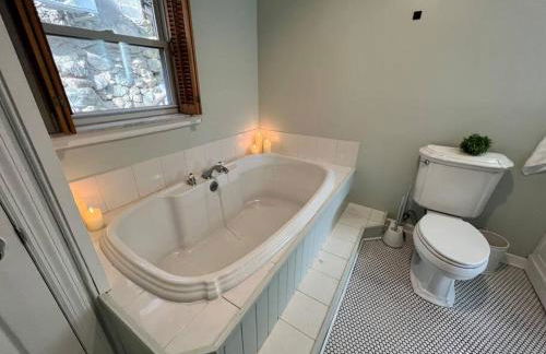 Cozy Cabin on the Lake w/ HotTub - Foto 29