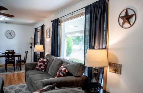 Spacious 4 Bedroom Home with 5 Beds near Interstate 40 in Amarillo, TX - Foto 15