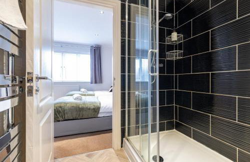 Shenley House- Premium Stay, Private Parking for multiple cars, Sleeps 6, 2 Bedroom, 2 Ensuites, Central MK - Foto 11