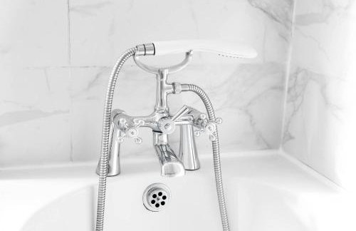 Stylish Five Bedroom House - Parking - Terrace - Fast Wi-Fi 974P - Foto 45