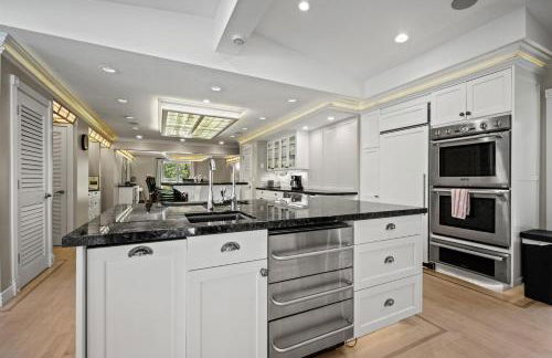 Hobbs Mill Ski Lodge Theater Games Dogs OK - Photo 12