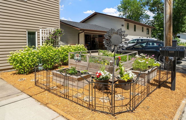 The Giraffe House - Photo 58