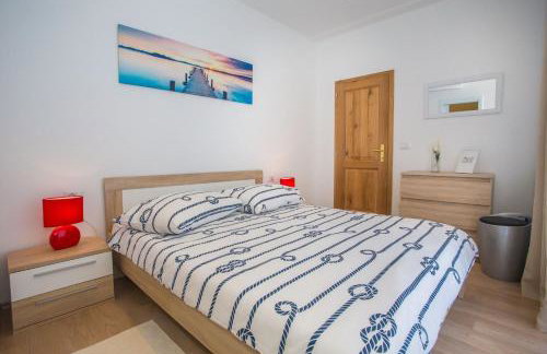 Three-Bedroom Apartment Mir with Private Infinity Pool - Foto 13