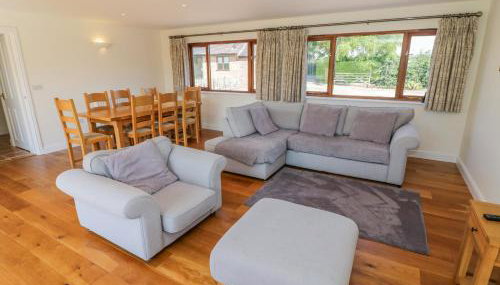 Little Owl Barn - Photo 5