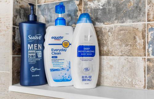 Boho Tiki Villa w Heated Saltwater Pool, King Beds & 6TVs - Photo 36