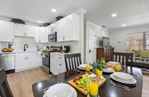 Stunning Tampa Stay Prime Location & Comfort! - Foto 17