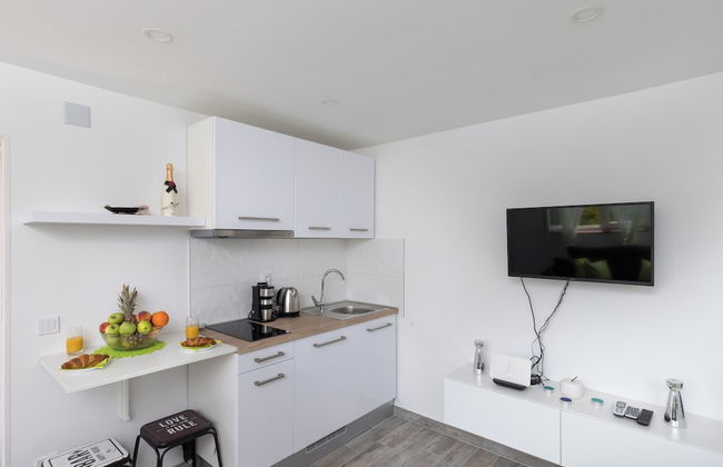 Apartment Semi - Photo 8