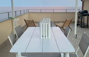 Incanto sul mare con enorme terrazza e piscina - Foto 20