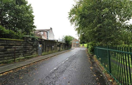 Signature - Linden Cottage Room 1 - Photo 21