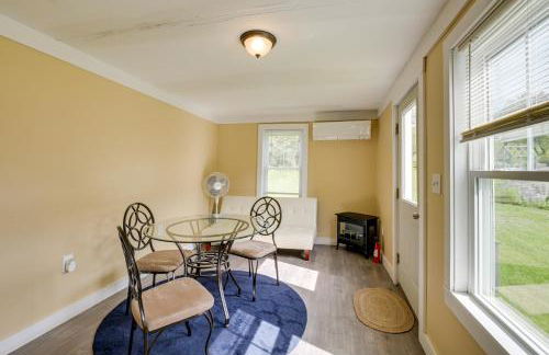 Walk to Beach House with Deck and Yard in Lubec! - Foto 9